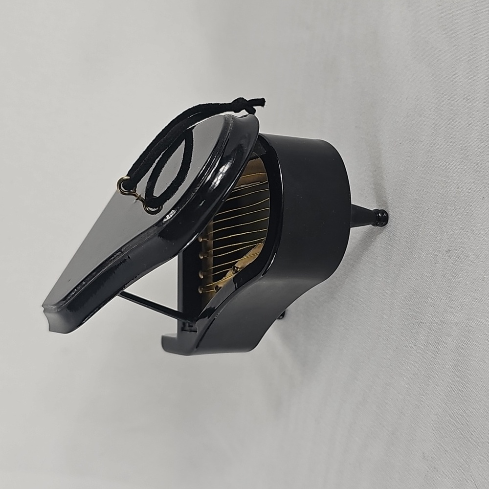 Mini Grand Piano Figurine - Picture 3 of 7